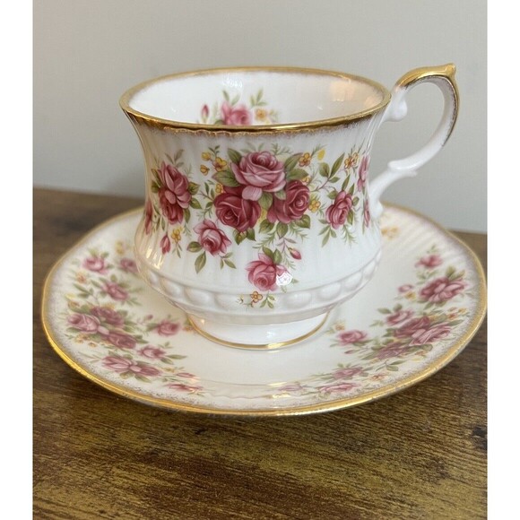 Vtg Rosina Queens Fine Bone China Tea Cup And Saucer Queens Roses Cottagecore - Picture 1 of 16
